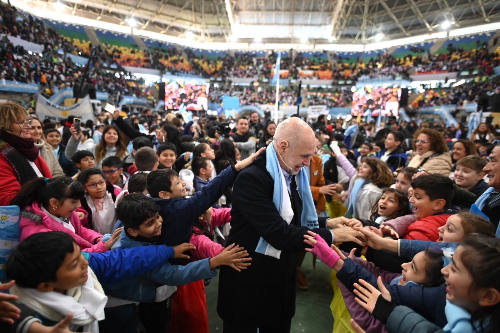 Rodríguez Larreta les tomó la Promesa a la Bandera a más de 7.000 alumnos