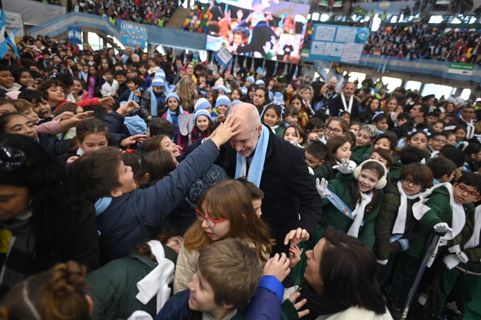 Rodríguez Larreta les tomó la Promesa a la Bandera a más de 7.000 alumnos