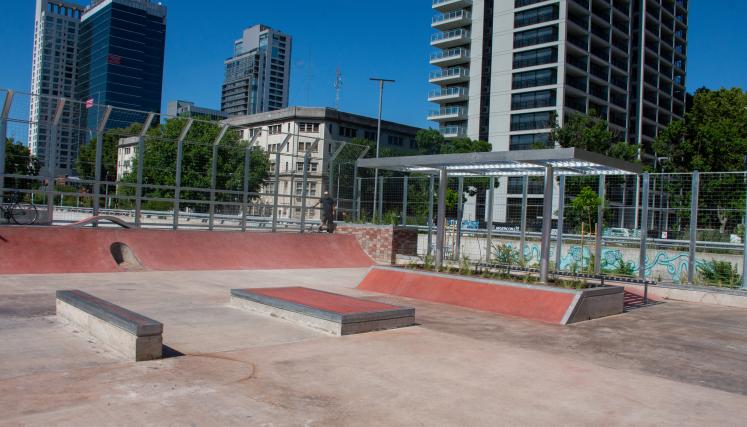 Madero Street Plaza, Paseo del Bajo. Inaugurado.