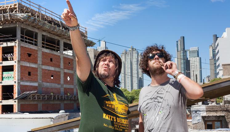 Wallas (en la foto, a la izquierda de Fico, guitarrista de Massacre), aseguró que su último disco "Ringo" está dedicado a Buenos Aires.  Foto: Estrella Herrera/GCBA.