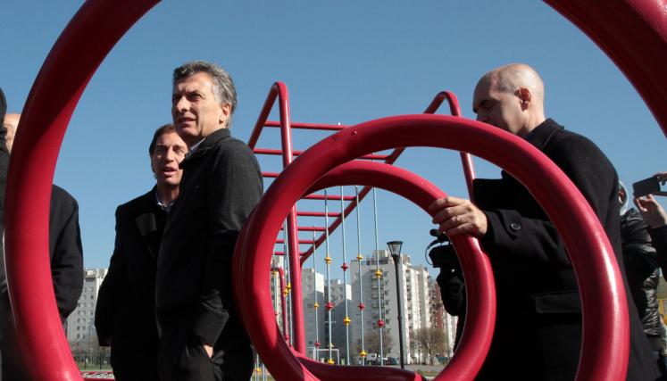El jefe de Gobierno de la Ciudad de Buenos Aires, Mauricio Macri, inauguró un patio de juegos en el Parque Indoamericano. Foto: Sandra Hernandez-gv y Marcelo Baiardi/GCBA.
