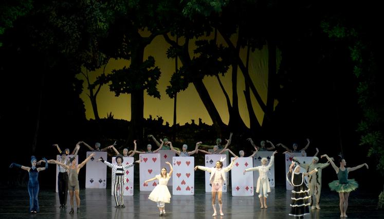 El Ballet Estable del Teatro Colón, dirigido por Lidia Segni, presenta Alicia en el País de las Maravillas. Foto: Teatro Colón.