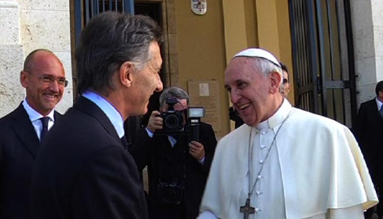  Cagliari -- El jefe de Gobierno de la Ciudad de Buenos Aires, Mauricio Macri, estuvo hoy en el Santuario de la Virgen de Bonare, en Cagliari, junto al Papa Francisco. Foto GCBA