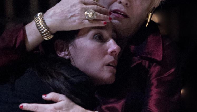 El luto le sienta a Electra. Foto: Carlos Furman/Complejo Teatral de Buenos Aires.