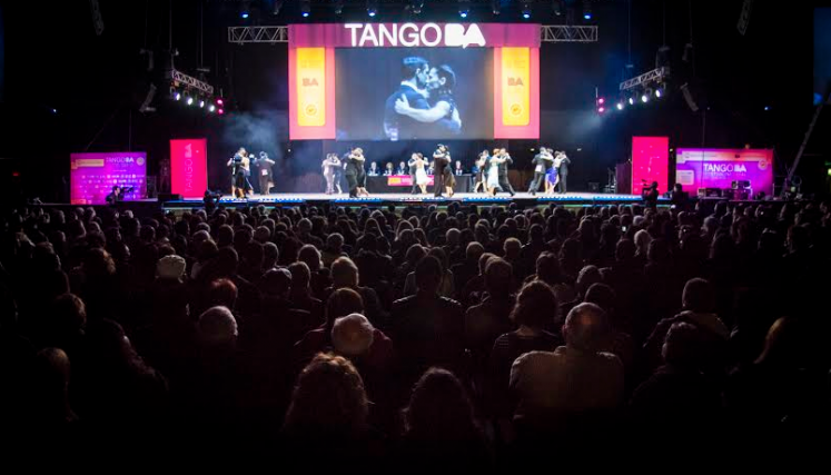 Una pareja de la Ciudad de Buenos Aires ganó el Mundial de Tango de Pista. Foto: Festivales/GCBA.