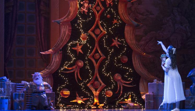 La clásica fantasía navideña de El Cascanueces es el cierre de temporada del Ballet Estable del Teatro Colón. Foto: Prensa Teatro Colón/Máximo Parpagnoli .