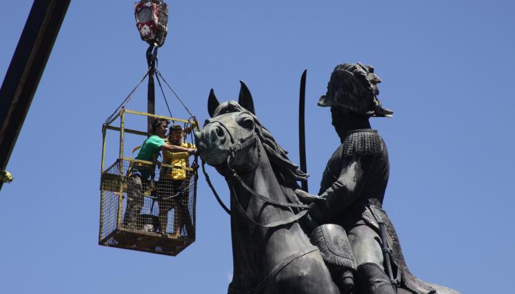 Trabajos de limpieza del monumento a Urquiza en Palermo