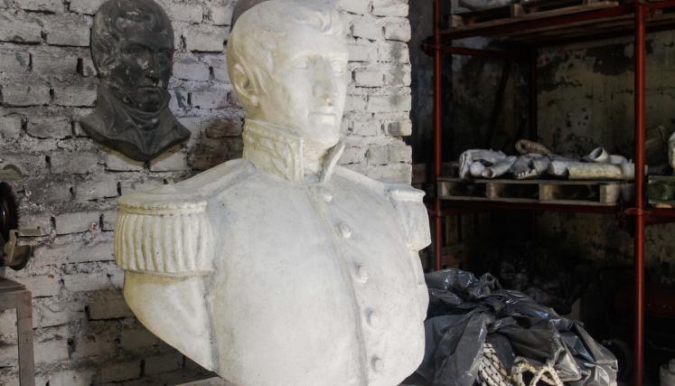 El busto de Manuel Belgrano ya restaurado en la MOA