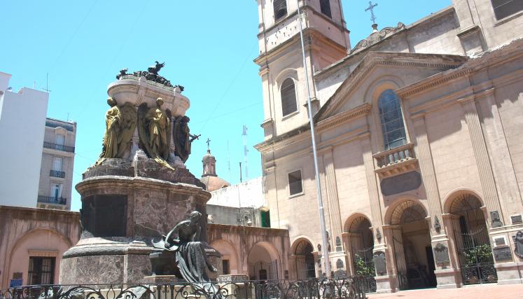 Los restos del destacado vocal de la Primera Junta descansan en la Iglesia de Santo Domingo, en la Av Belgrano 422. Foto: Barcet/Wikipedia.