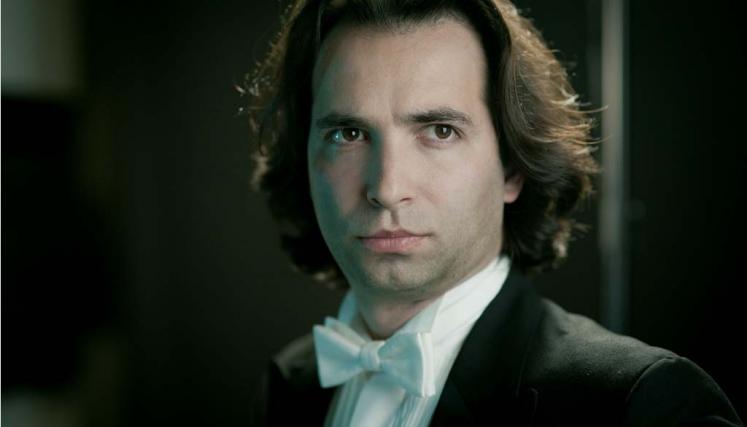 El maestro Pablo Boggiano dirigirá la Orquesta. Foto del Teatro Colón.