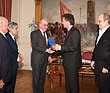 Macri entreg a intelectuales la Medalla del Bicentenario