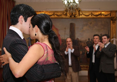 El jefe de Gobierno porteo, Mauricio Macri, recibio a los campeones mundiales de baile de tango en la categora Saln, Sebastin Ariel Jimnez y Mara Ins Bogado. Fotos: Mariana Sapriza-gv/GCBA