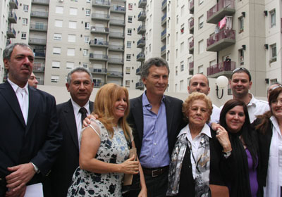 El jefe de Gobierno porteo, Mauricio Macri, encabez hoy un acto de entrega de viviendas en un complejo habitacional ubicado en el barrio de Parque Avellaneda.  Foto Maru Saporiza-gv/GCBA.