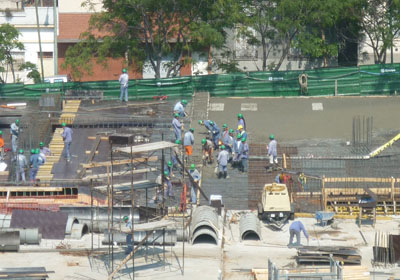 Desde septiembre de 2010 avanza con gran ritmo la obra del Banco Ciudad en Parque Patricios. Foto: GCBA.