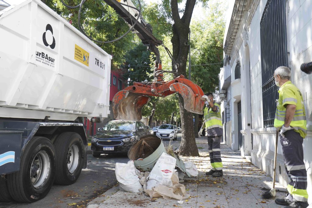 La Ciudad realiza recolección de bienes de hogar en desuso, escombros y restos de poda