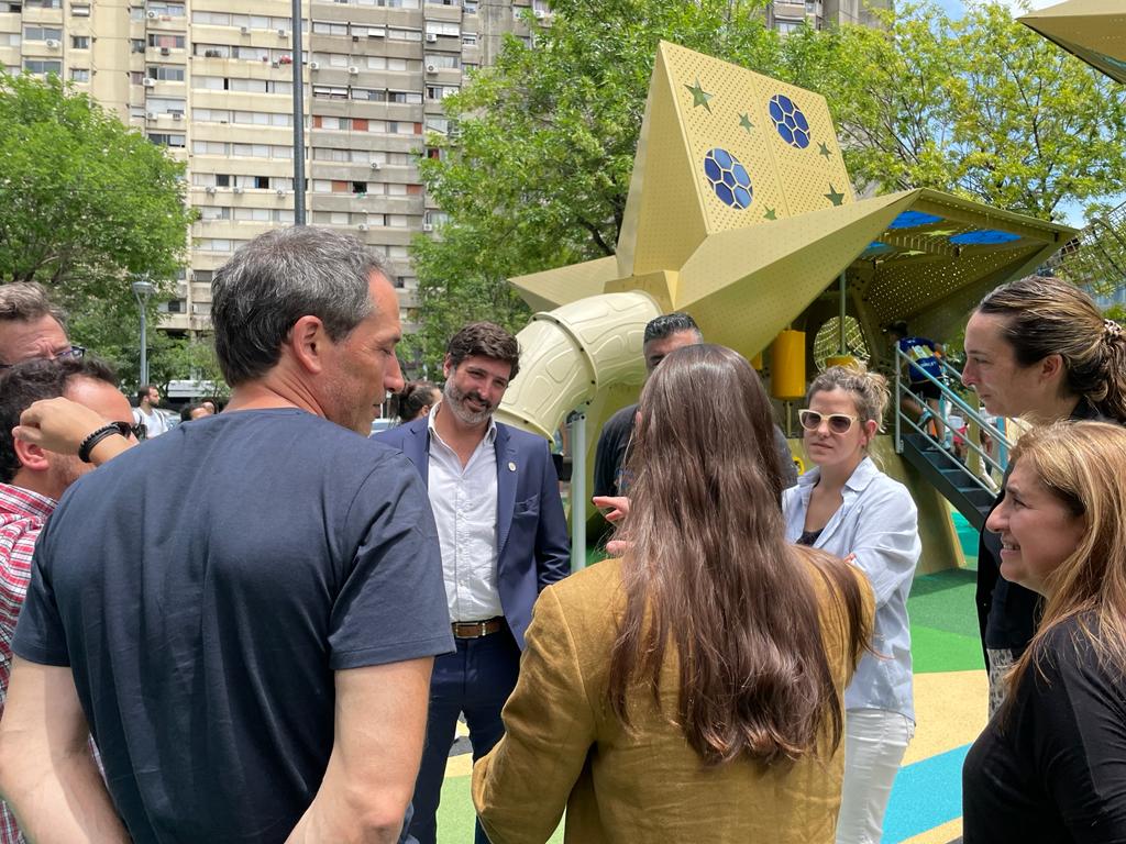 Un patio de juegos dedicado a "Argentina Campeón Mundial" fue inaugurado en Lugano I y II 