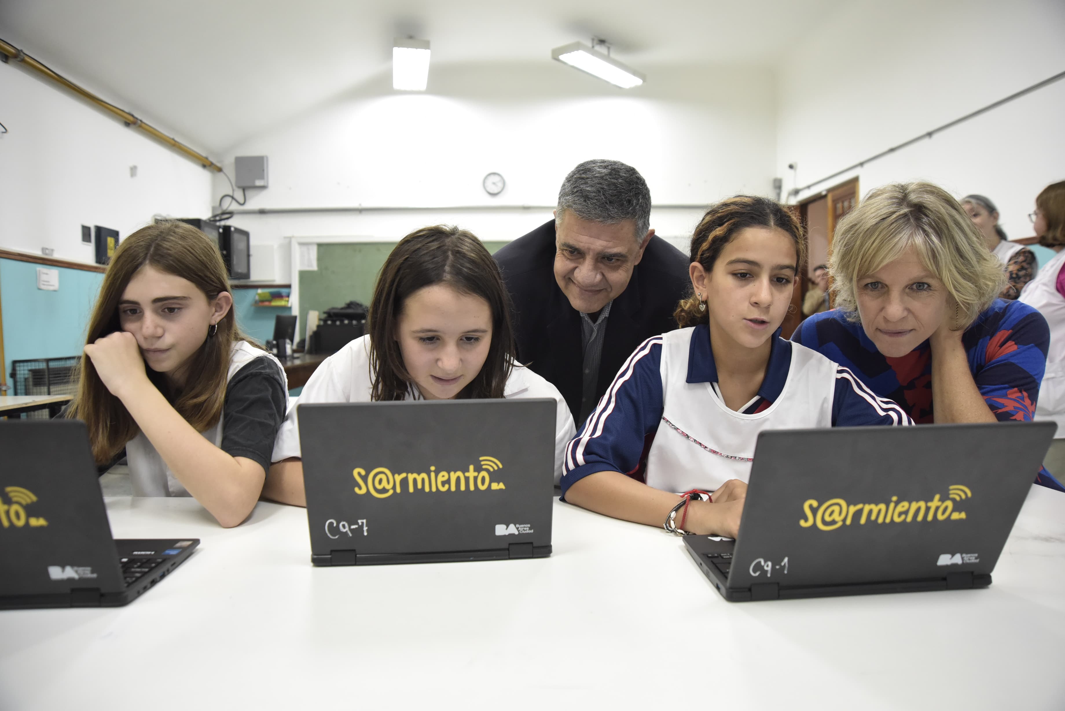 El Gobierno porteño repuso las computadoras que habían sido robadas en la escuela Granaderos de San Martín