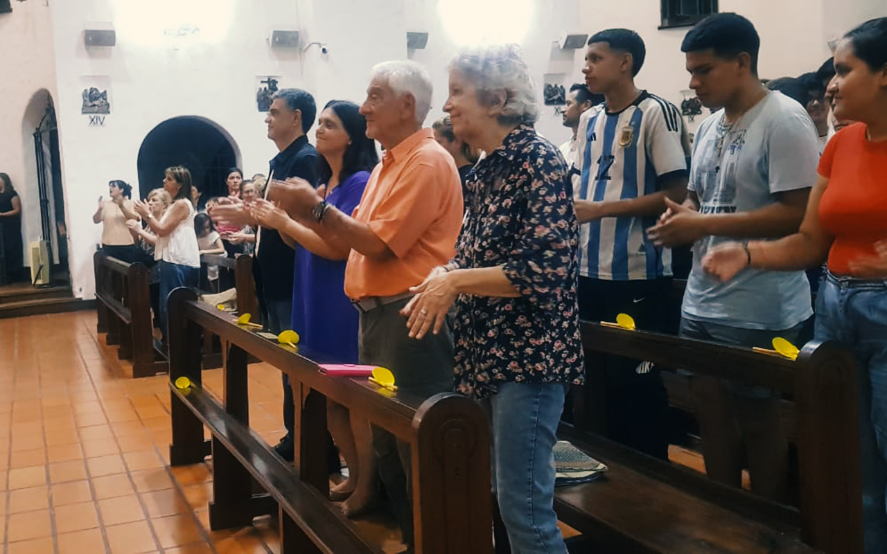 Jorge Macri compartió la Vigilia Pascual en la parroquia Nuestra Señora de la Misericordia