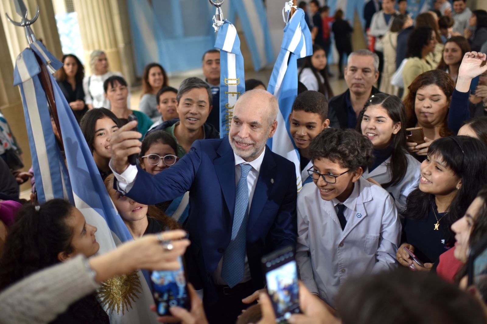 Rodríguez Larreta celebró el Día de la Patria con abanderados de la Ciudad