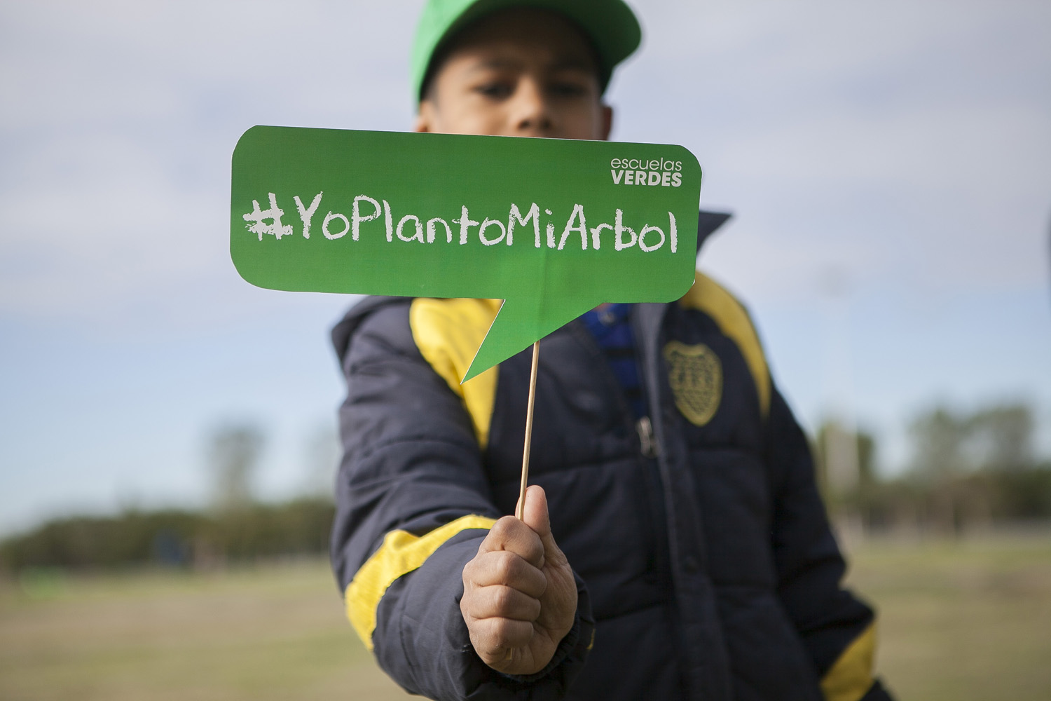 Más de 200 chicos plantaron árboles nativos en el Parque Indoamericano