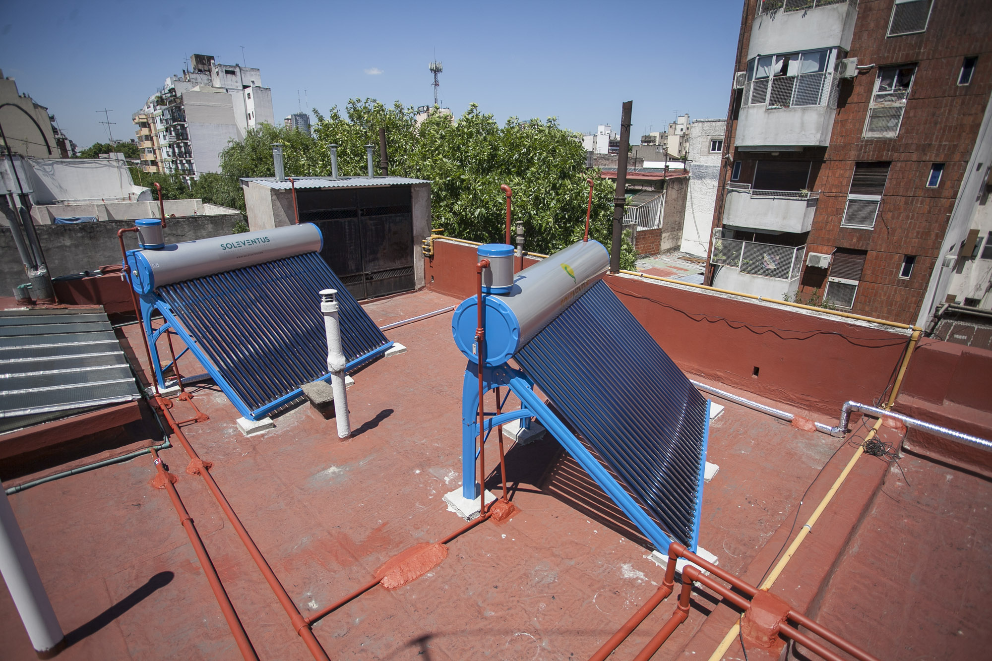 La Ciudad instala termotanques solares en distintas instituciones de bien público