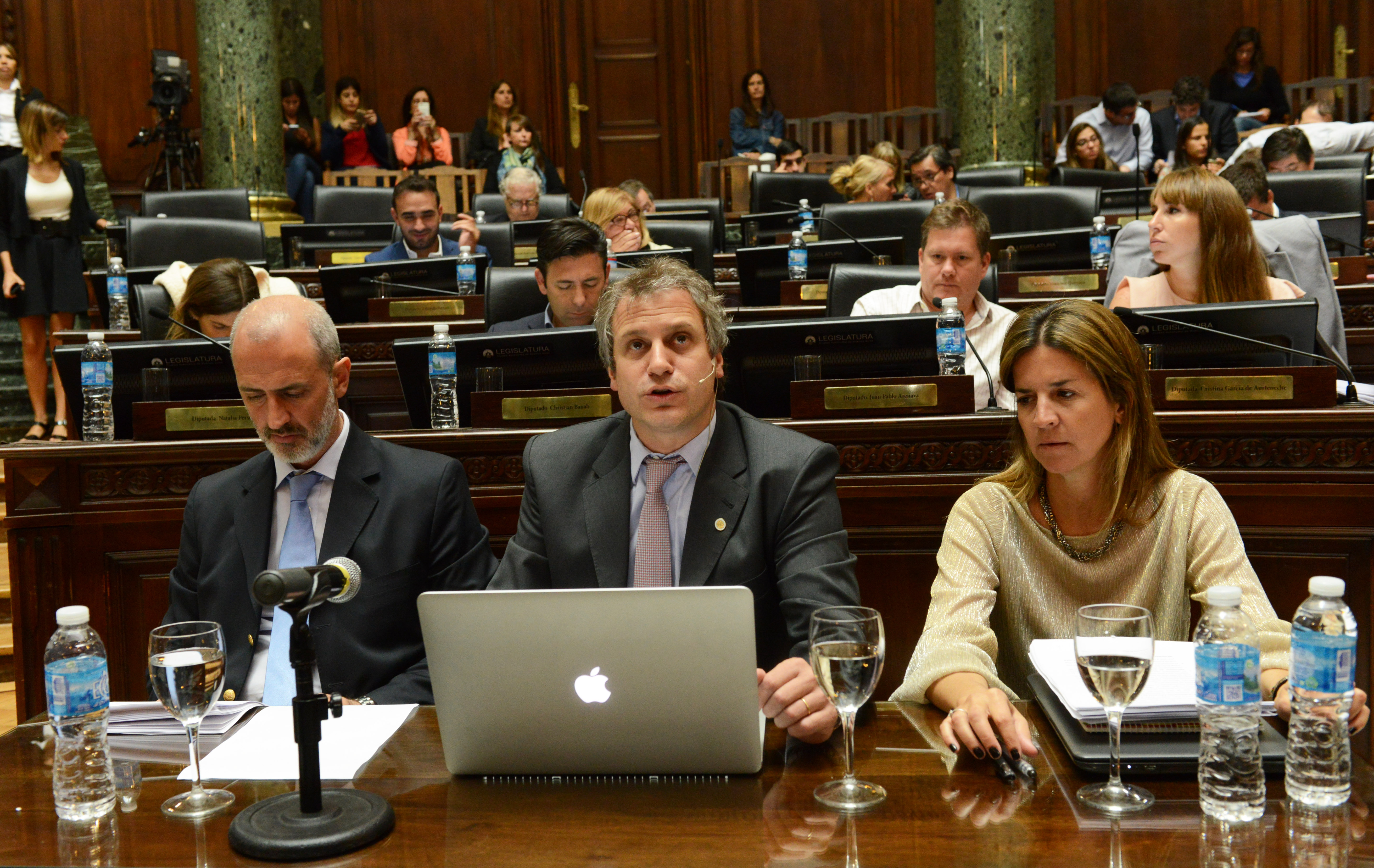 Felipe Miguel dio en la Legislatura porteña el informe de gestión