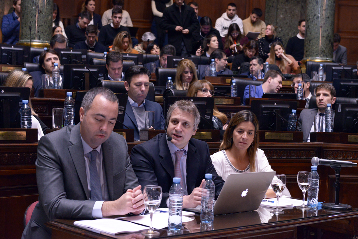 Felipe Miguel brinda ante la Legislatura porteña el segundo informe de gestión del año