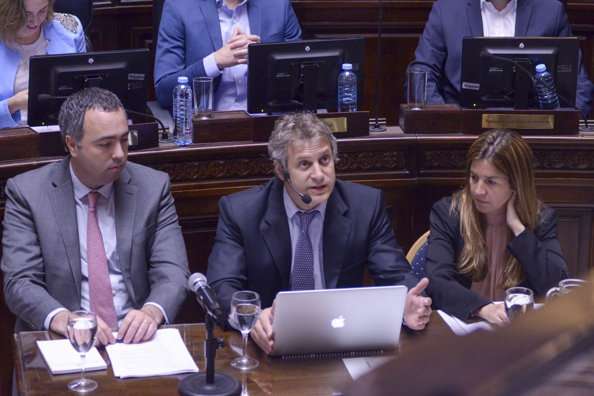 Felipe Miguel brindó en la Legislatura el segundo informe de gestión de 2019