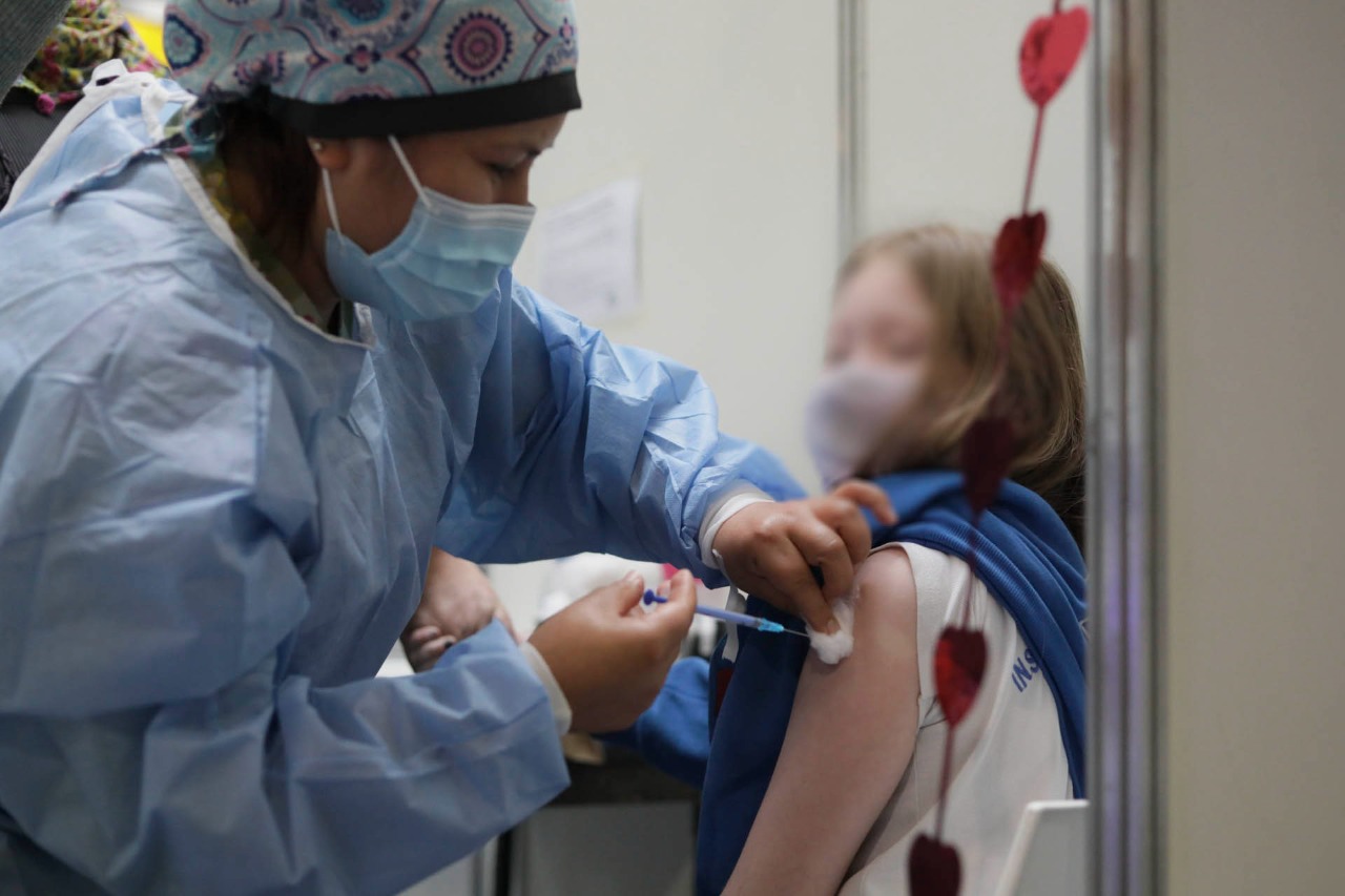 La Ciudad empezó a vacunar contra el Covid-19 a chicos de 3 a 11 años con condiciones priorizadas