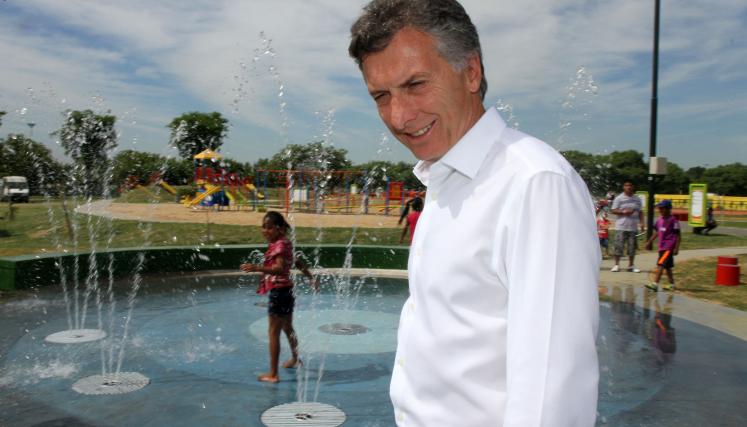 El jefe de Gobierno de la Ciudad de Buenos Aires, Mauricio Macri, presentó hoy  los nuevos juegos de agua del Parque Indoamericano, en un acto que compartió con la dirigente social Margarita Barrientos. Fotos: Sandra Hernandez/GCBA