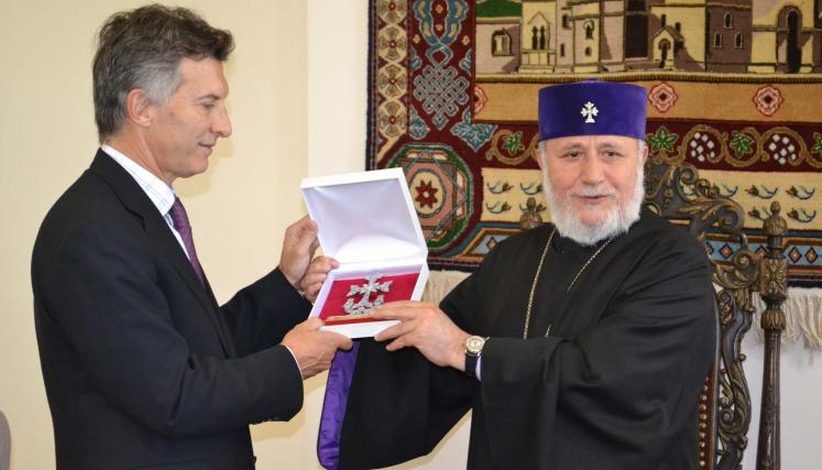 El jefe de Gobierno de la Ciudad de Buenos Aires, Mauricio Macri, en su visita oficial a Armenia, junto a Su Santidad  Karekin II.