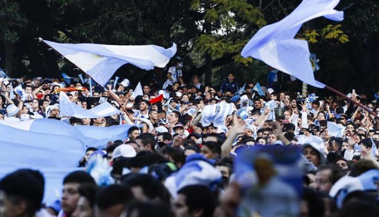 El celeste y blanca se apoderó de la Plaza San Martín, en la emotiva final del Mundial. Foto: prensa GCBA