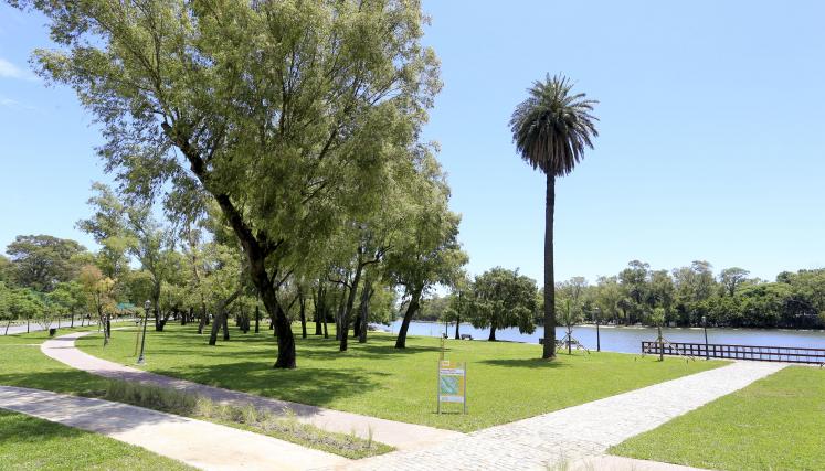 El nuevo entorno del Lago de Regatas en el Parque 3 de Febrero