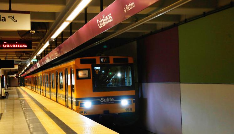 Línea E del Subte: probaron los coches y el lunes se inauguran las estaciones Correo Central, Catalinas y Retiro