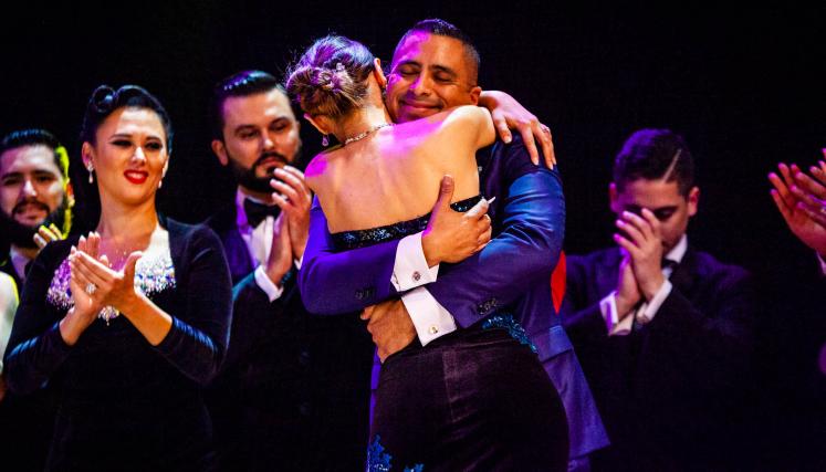 Maksim Gerasimov y Agustina Piaggio, los ganadores en Tango de Pista 2019. Foto de Festivales BA.