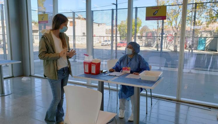Maria Migliore en el nuevo centro de vacunación del Barrio 15.