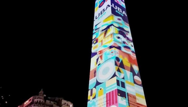 La UBA celebra sus 200 años con un mapping en el Obelisco