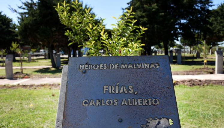 En honor a los caídos, la Ciudad puso en valor el Paseo de las Malvinas con 649 nuevos monolitos